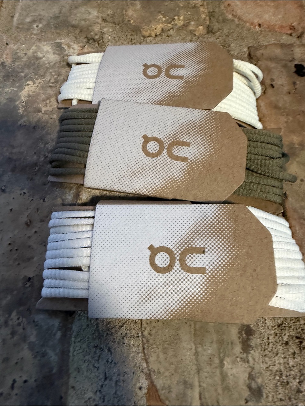 On Running Replacement Shoelaces in White and Olive